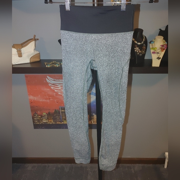 Lululemon Athletica Black and Gray Leggings, New Condition Size 4 - Picture 1 of 6